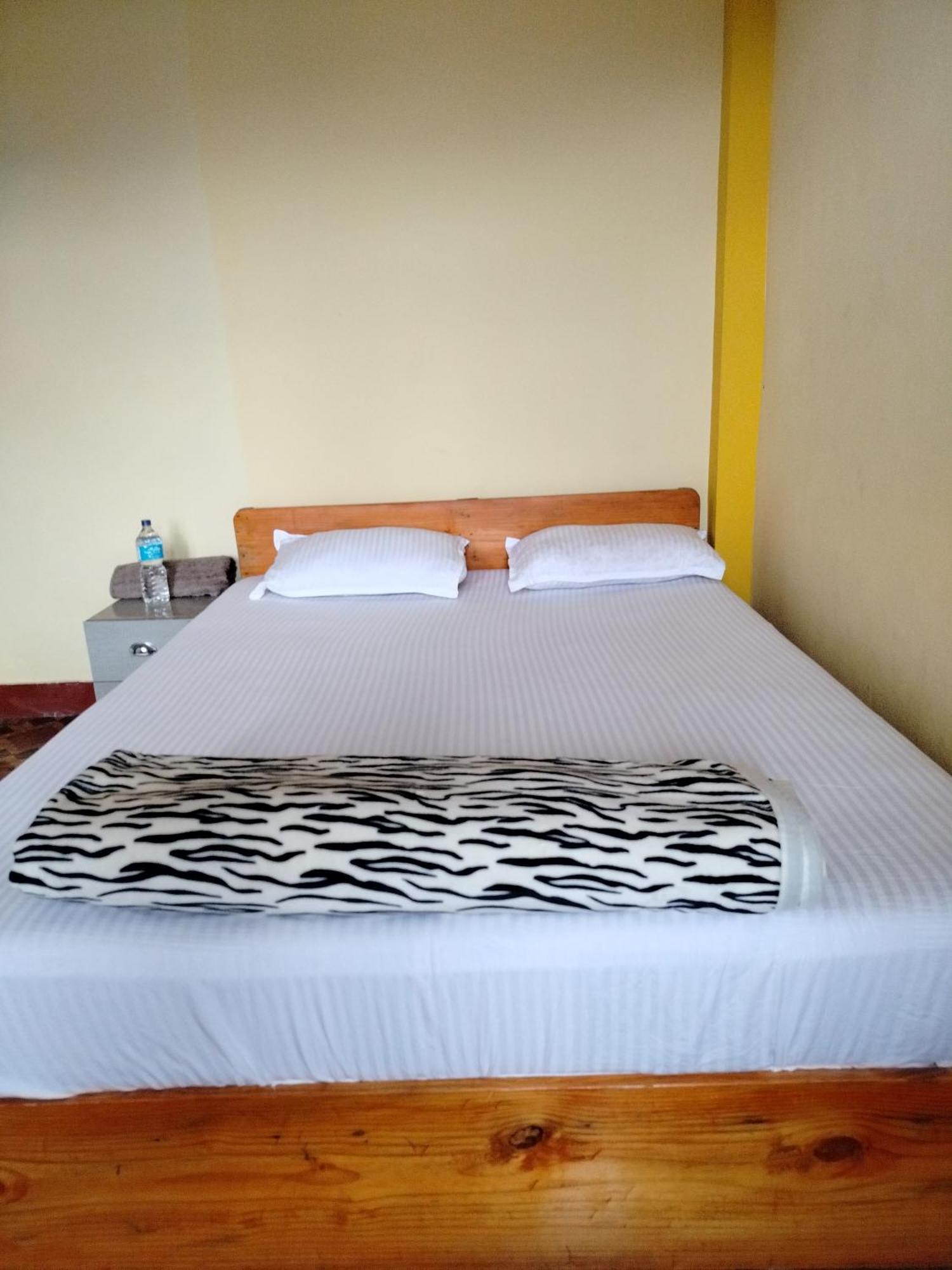 Community Holiday Inn Panaoti Exterior foto